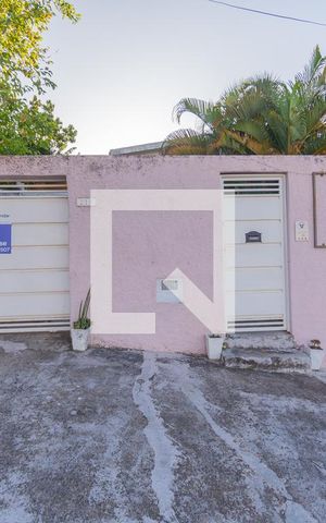 Casa à venda com 140m², 3 quartos e 2 vagas Casa à venda com 140m², 3 quartos e 2 vagasFachada