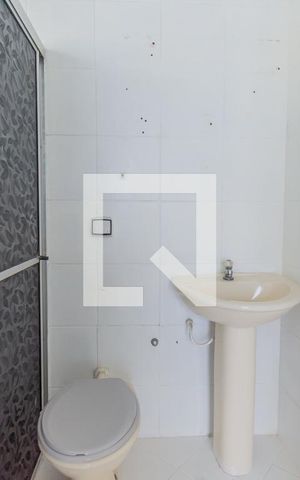 Casa à venda com 140m², 3 quartos e 2 vagas Casa à venda com 140m², 3 quartos e 2 vagasBanheiro