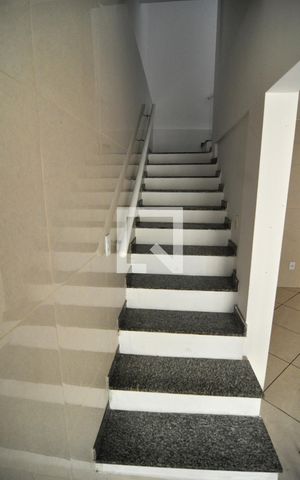 Apartamento para alugar com 138m², 2 quartos e 1 vagaEscada