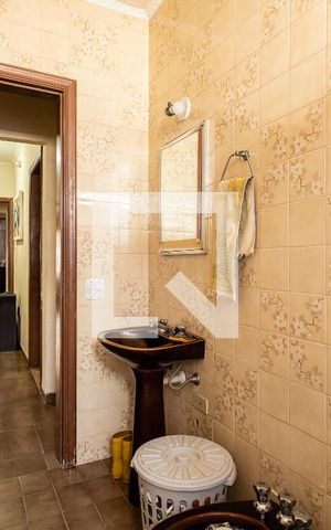 Casa para alugar com 300m², 3 quartos e sem vaga Casa para alugar com 300m², 3 quartos e sem vagaBanheiro