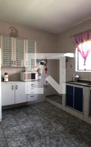 Casa para alugar com 206m², 3 quartos e 2 vagasCozinha