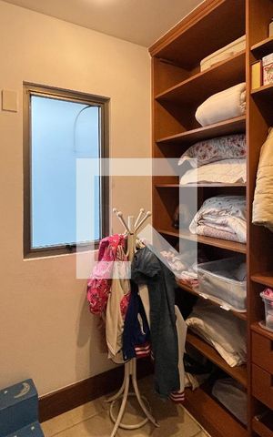 Casa à venda com 769m², 5 quartos e 4 vagas Casa à venda com 769m², 5 quartos e 4 vagasCloset - Suíte 4