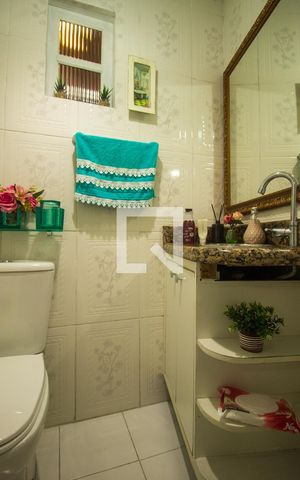 Casa à venda com 250m², 5 quartos e 2 vagas Casa à venda com 250m², 5 quartos e 2 vagasLavabo