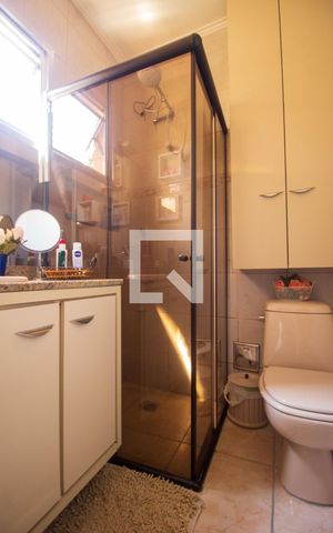Casa à venda com 250m², 5 quartos e 2 vagas Casa à venda com 250m², 5 quartos e 2 vagasBanheiro da Suíte