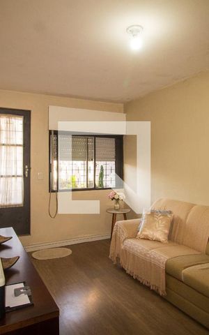 Casa à venda com 250m², 5 quartos e 2 vagas Casa à venda com 250m², 5 quartos e 2 vagasSala