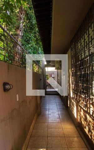 Casa à venda com 250m², 5 quartos e 2 vagas Casa à venda com 250m², 5 quartos e 2 vagasÁrea Externa