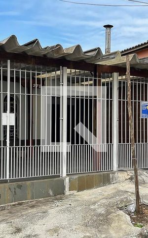 Casa à venda com 196m², 3 quartos e 4 vagasFachada + plaquinha