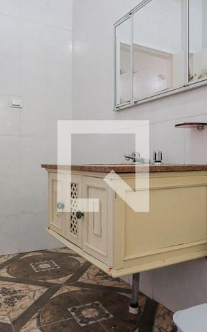 Casa à venda com 196m², 3 quartos e 4 vagasBanheiro