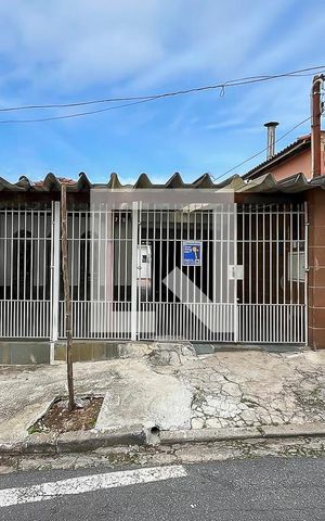Casa à venda com 196m², 3 quartos e 4 vagasFachada + plaquinha