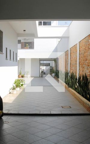 Casa à venda com 392m², 4 quartos e 8 vagas Casa à venda com 392m², 4 quartos e 8 vagasGaragem