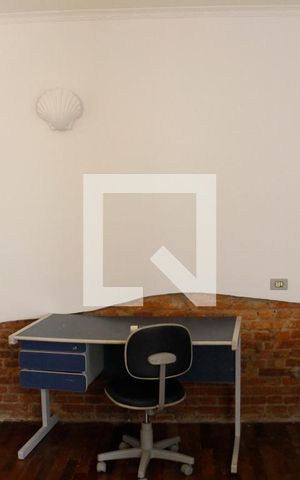 Casa à venda com 392m², 4 quartos e 8 vagas Casa à venda com 392m², 4 quartos e 8 vagasEdícula - Quarto