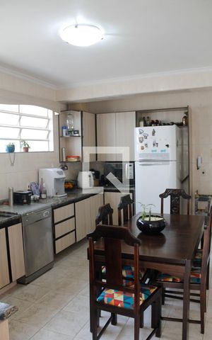 Casa à venda com 392m², 4 quartos e 8 vagas Casa à venda com 392m², 4 quartos e 8 vagasCozinha