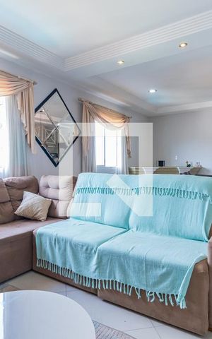 Casa à venda com 240m², 4 quartos e 3 vagas Casa à venda com 240m², 4 quartos e 3 vagasSala