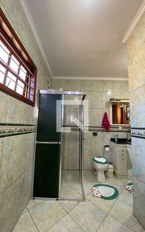 Casa à venda com 247m², 2 quartos e 2 vagasBanheiro da Suíte