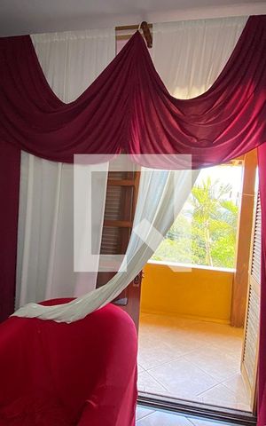 Casa à venda com 247m², 2 quartos e 2 vagasPorta Janela da Suíte