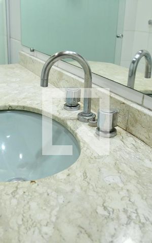 Casa de condomínio para alugar com 280m², 4 quartos e 4 vagasBanheiro do Quarto 3