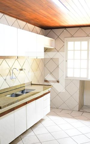 Casa de condomínio para alugar com 280m², 4 quartos e 4 vagasCozinha