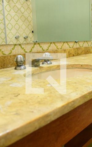 Casa de condomínio para alugar com 280m², 4 quartos e 4 vagasBanheiro da Suíte 2