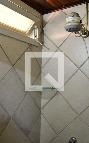 Casa de condomínio para alugar com 280m², 4 quartos e 4 vagasBanheiro Corredor