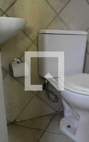 Casa de condomínio para alugar com 280m², 4 quartos e 4 vagasBanheiro Corredor