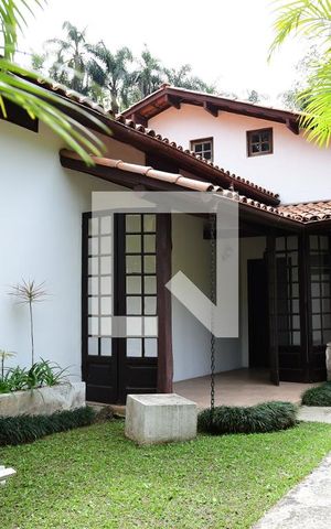 Casa de condomínio para alugar com 280m², 4 quartos e 4 vagasFachada