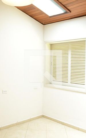 Casa de condomínio para alugar com 280m², 4 quartos e 4 vagasQuarto 1 