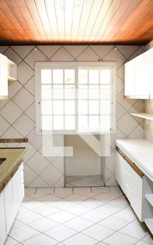 Casa de condomínio para alugar com 280m², 4 quartos e 4 vagasCozinha