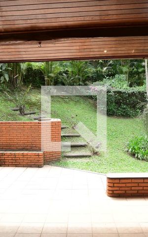 Casa de condomínio para alugar com 280m², 4 quartos e 4 vagasSala