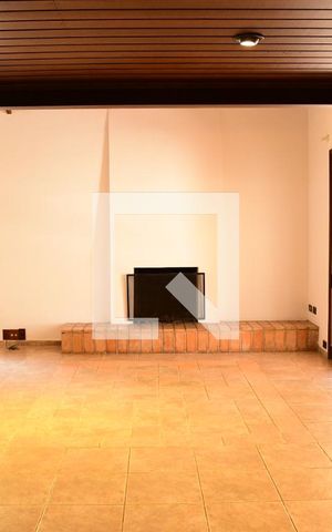 Casa de condomínio para alugar com 280m², 4 quartos e 4 vagasSala