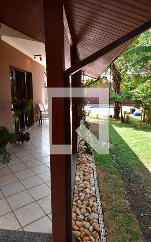 Casa à venda com 340m², 4 quartos e 2 vagasVaranda e Jardim
