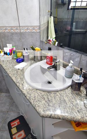 Casa à venda com 340m², 4 quartos e 2 vagasBanheiro 1