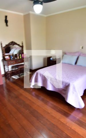 Casa à venda com 340m², 4 quartos e 2 vagasQuarto 4 - Suíte