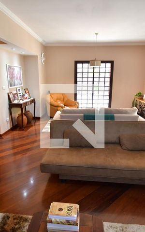 Casa à venda com 340m², 4 quartos e 2 vagasSala