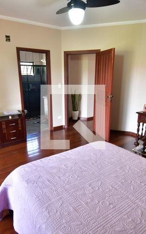 Casa à venda com 340m², 4 quartos e 2 vagasQuarto 4 - Suíte