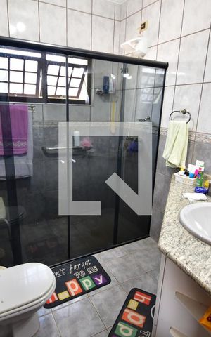 Casa à venda com 340m², 4 quartos e 2 vagasBanheiro 1