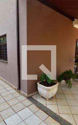 Casa à venda com 340m², 4 quartos e 2 vagasCorredor e Varanda