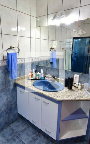 Casa à venda com 340m², 4 quartos e 2 vagasBanheiro 2