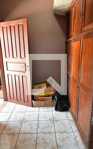 Casa à venda com 340m², 4 quartos e 2 vagasQuarto de Serviço
