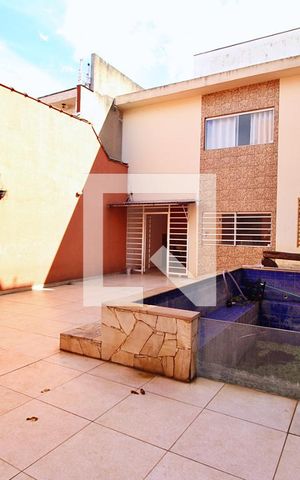 Casa à venda com 240m², 3 quartos e 3 vagasPiscina