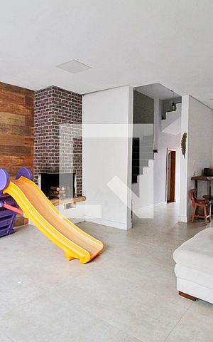Casa à venda com 240m², 3 quartos e 3 vagasSala/Cozinha