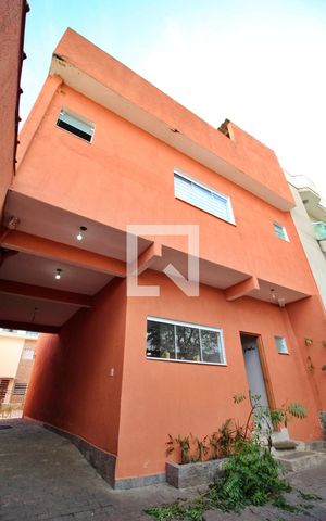 Casa à venda com 240m², 3 quartos e 3 vagasFachada