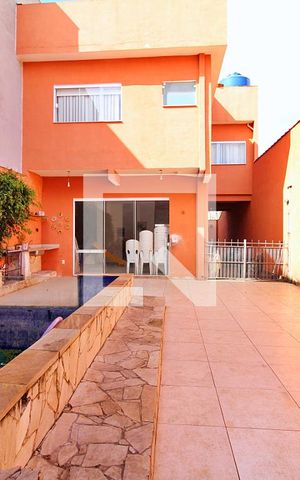 Casa à venda com 240m², 3 quartos e 3 vagasPiscina