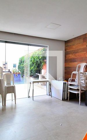 Casa à venda com 240m², 3 quartos e 3 vagasSala/Cozinha