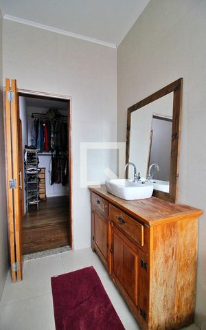 Casa à venda com 240m², 3 quartos e 3 vagasBanheiro da Suíte 1