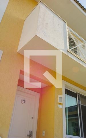 Casa de condomínio à venda com 320m², 6 quartos e 3 vagas Casa de condomínio à venda com 320m², 6 quartos e 3 vagasFachada
