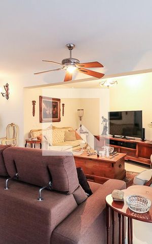 Casa à venda com 320m², 3 quartos e 5 vagas Casa à venda com 320m², 3 quartos e 5 vagasSala