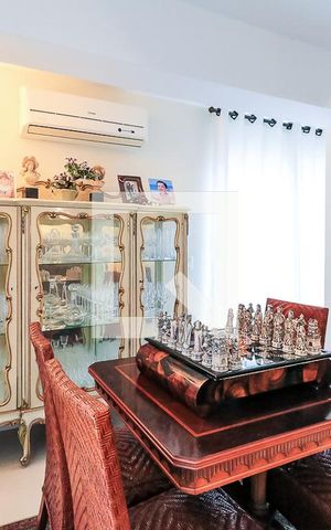 Casa à venda com 320m², 3 quartos e 5 vagas Casa à venda com 320m², 3 quartos e 5 vagasSala