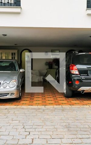 Casa à venda com 320m², 3 quartos e 5 vagas Casa à venda com 320m², 3 quartos e 5 vagasGaragem