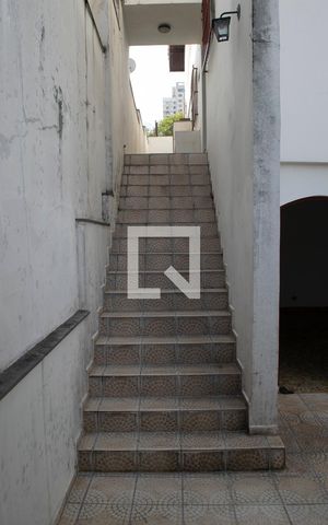 Casa de condomínio à venda com 263m², 4 quartos e 3 vagas Casa de condomínio à venda com 263m², 4 quartos e 3 vagasQuintal