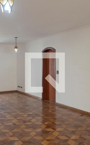 Casa de condomínio à venda com 263m², 4 quartos e 3 vagas Casa de condomínio à venda com 263m², 4 quartos e 3 vagasSala